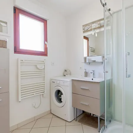 Charming 2 House With Terrace Near Train Station Welkeys