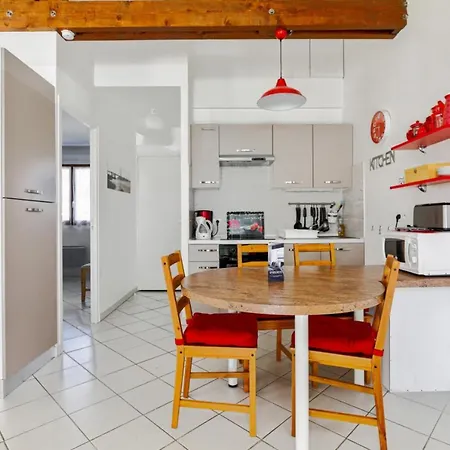 Charming 2 House With Terrace Near Train Station Welkeys Casa de Férias *