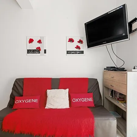 Charming 2 House With Terrace Near Train Station Welkeys *