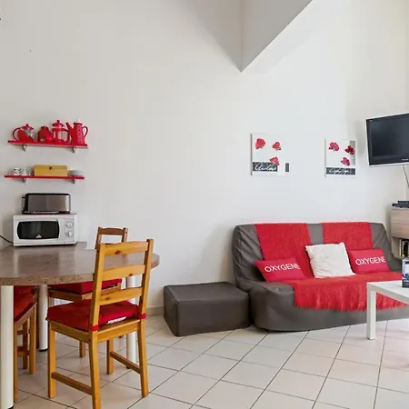Charming 2 House With Terrace Near Train Station Welkeys Casa de Férias